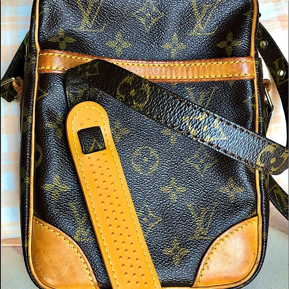 Excellent Condition Rare Louis Vuitton Cross-Body Danube Patent Leather Bag - Picture 5 of 15